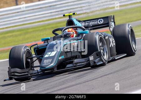 Silverstone Circuit, Silverstone, Northamptonshire, Großbritannien. Juli 2021. F2 großer Preis von Großbritannien, freies Training; Alessio Deledda in seinem HWA Racelab Dallara F2 2018 Credit: Action Plus Sports/Alamy Live News Stockfoto