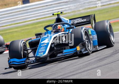 Silverstone Circuit, Silverstone, Northamptonshire, Großbritannien. Juli 2021. F2 großer Preis von Großbritannien, freies Training; Famel Drugovich in seinem UNI-Virturosi Racing Dallara F2 2018 Credit: Action Plus Sports/Alamy Live News Stockfoto