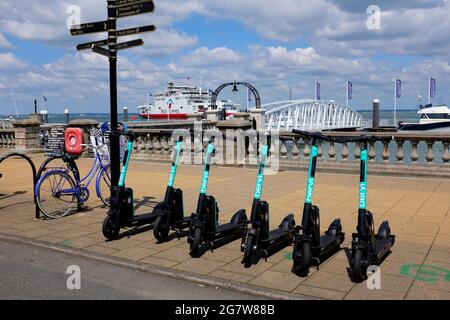 Beryl, Batterie, E-Scooter, E, Strand, 1, Roller, Verleih, Roller, Cowes, Isle of Wight, England, Großbritannien, Großbritannien, Großbritannien, Großbritannien, Stockfoto