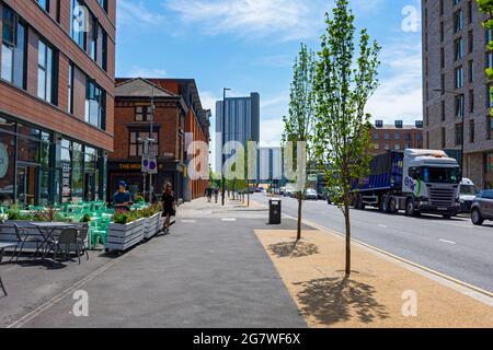 Der Oxygen Tower-Apartmentblock von der Great Ancoats Street, Manchester, England, Großbritannien Stockfoto