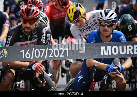 Der Belgier Thomas De Gendt von Lotto Soudal und der Belgier Dries Devenyns von Deceuninck - Quick-Step zu Beginn der Etappe 19 der 108. Ausgabe des Tou Stockfoto