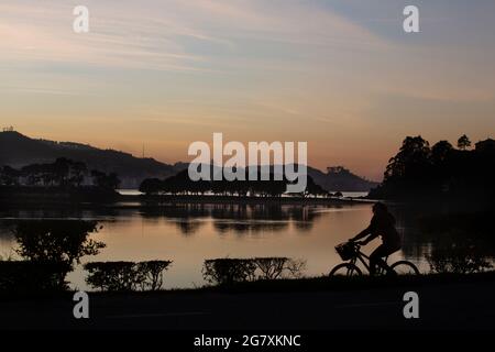 Atardecer en la Foz do Río Miñor. Estuario del Río Miñor con Baiona al fondo. Stockfoto