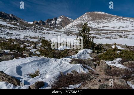 Von der Nähe von Chasm Junction, entlang des Longs Peak Trail im Rocky Mountain National Park. Stockfoto