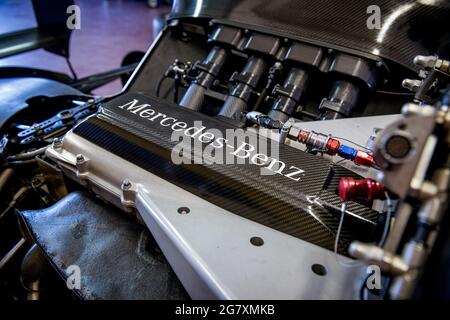 VallelungaJuni 13 2021, FX-Rennen. Selektiver Fokus auf den Namen des Mercedes-Benz Motorlogos auf dem Formel-Rennwagen Stockfoto