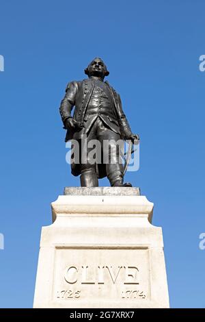 Statue von Robert Clive in Westminster in London, England. Clive lebte von 1725 bis 1774 und war der erste britische Gouverneur der bengalischen Präsidentschaft. Stockfoto