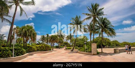 Panoramablick auf den Strandspaziergang in South Beach Stockfoto