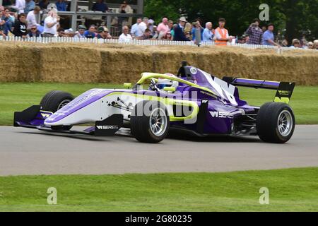 Jamie Chadwick, Jessica Hawkins, Tatuus-Alfa Romeo F3 T-318, W-Serie, Grand Prix-Größen, die Maestros - Motorsport's Great All-Rounders, Goodwood Fes Stockfoto