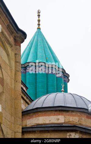 Mevlana Museum grüner Turm und Moschee in Konya, Türkei, religiöses Gebäude, religiöses Zentrum Stockfoto