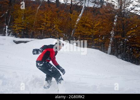 Snowborad am Martial Glacier. Ushuaia, Feuerland, Argentinien Stockfoto