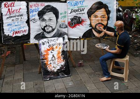 Mumbai, Indien. Juli 2021. Die Hochschule für Kunst Gurukul würdigt einen Fotojournalisten (Reuters), Danish Siddique in Mumbai.der Fotojournalist wurde bei einem Kreuzfeuer zwischen Taliban-Militanten und afghanischen Streitkräften getötet. (Foto von Ashish Vaishnav/SOPA Images/Sipa USA) Quelle: SIPA USA/Alamy Live News Stockfoto