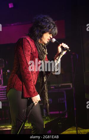 FORT LAUDERDALE, FL - 07. AUGUST: Jeff LaBar und Tom Keifer von Cinderella treten am 7. August 2010 im Revolution in Fort Lauderdale, Florida, auf. Personen: Tom Keifer Jeff LaBar, Kredit: Storms Media Group/Alamy Live News Stockfoto