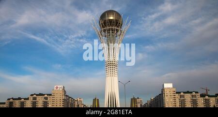 Astana/Kasachstan - 4/28/2017 : Bayterek Tower in Astana (nur Sultan), der Hauptstadt von Kasachstan Stockfoto