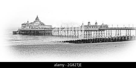 Eastbourne Pier an der Südküste von England Stockfoto