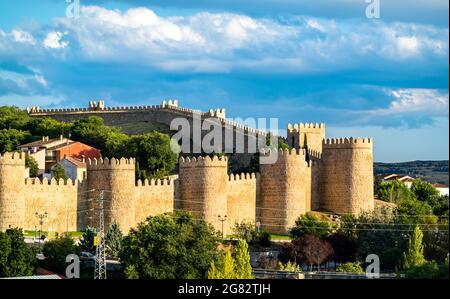 Avila mit mittelalterlichen Mauern in Spanien Stockfoto