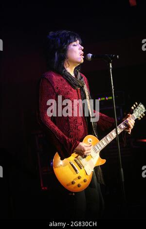 FORT LAUDERDALE, FL - 07. AUGUST: Jeff LaBar und Tom Keifer von Cinderella treten am 7. August 2010 im Revolution in Fort Lauderdale, Florida, auf. Personen: Tom Keifer Jeff LaBar, Kredit: Hoo-me / MediaPunch Stockfoto