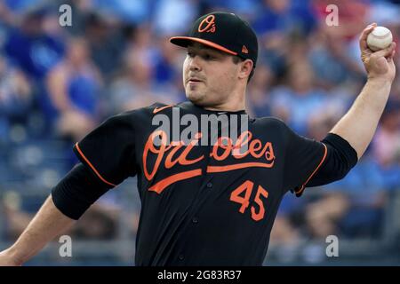 Kansas City, USA. Juli 2021. Baltimore Orioles startet Pitcher Keegan Akin (45) startet am Freitag, den 16. Juli 2021, im ersten Inning im Kaufman Stadium in Kansas City, Missouri, gegen die Kansas City Royals. Foto von Kyle Rivas/UPI Credit: UPI/Alamy Live News Stockfoto