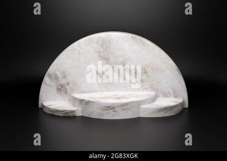 Marmorsockel auf schwarzem Hintergrund. 3d-Illustration. Stockfoto