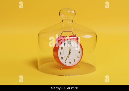 Wecker unter Glasglocke isoliert auf gelbem Hintergrund. 3d-Illustration. Stockfoto