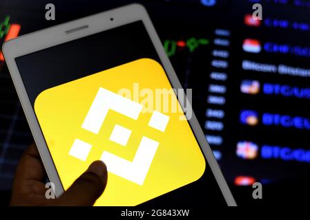 Indien. Juli 2021. In dieser Fotolillustration wird ein Binance Bitcoin-Logo auf einem Android-Handy angezeigt. Kredit: SOPA Images Limited/Alamy Live Nachrichten Stockfoto