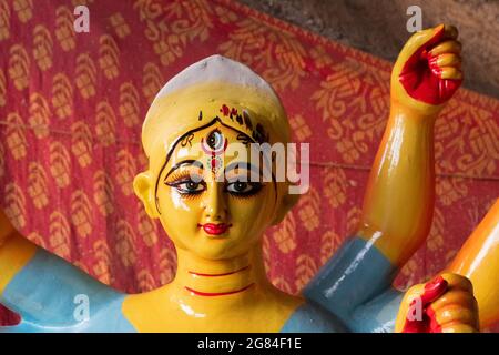 Kolkata, Westbengalen, Indien - 7. Oktober 2018 : Clay Idol Face of Goddess Durga, in Vorbereitung für 'Durga Puja' Festival. Größtes Fest von hin Stockfoto