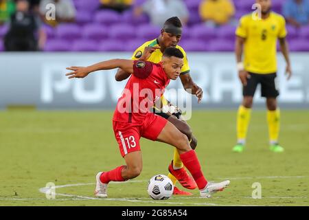 Orlando, USA. Juli 2021. 16. Juli 2021: Der Mittelfeldspieler Morgan SAINT-MAXIMIN (13) von Guadeloupe tritt beim CONCACAF Gold Cup Guadeloupe gegen Jamaika-Fußballspiel 2021 am 16. Juli 2021 im Exploria Stadium in Orlando, FL, um den Ball an. (Bild: © Cory Knowlton/ZUMA Press Wire) Bild: ZUMA Press, Inc./Alamy Live News Stockfoto