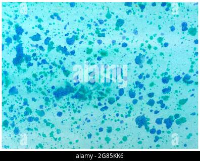 Blaues Aquarell verschwommener Hintergrund, Blots, Spritzwasser von Aquarellfarbe. Für Ihr Design. Stockfoto