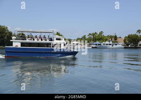 Bootsfahrt auf dem Fluss Ebro, Deltebre, Riumar, Isla de buda, Baix Ebre, Tarragona, Spanien Stockfoto