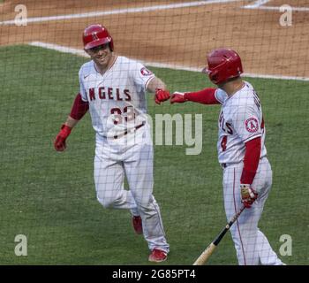 Anaheim, USA. Juli 2021. Max Stassi erhielt einen Solo-Heimlauf im zweiten Inning des Spiels gegen die Seattle Mariners im Angel Stadium in Anaheim am Freitag, 16. Juli 2021. Foto von Michael Goulding/UPI Credit: UPI/Alamy Live News Stockfoto