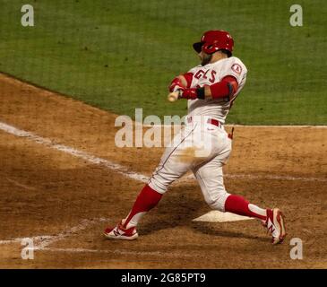 Anaheim, USA. Juli 2021. David Fletcher trifft im 9. Inning des Spiels gegen die Seattle Mariners im Angel Stadium in Anaheim am Freitag, den 16. Juli 2021. Foto von Michael Goulding/UPI Credit: UPI/Alamy Live News Stockfoto