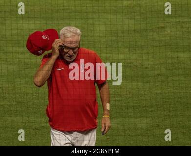 Anaheim, USA. Juli 2021. Angels Madden kehrt zum Dugout zurück, nachdem am Freitag, den 16. Juli 2021, im siebten Inning im Spiel gegen die Seattle Mariners im Angel Stadium in Anaheim eine Änderung vorgenommen wurde. Foto von Michael Goulding/UPI Credit: UPI/Alamy Live News Stockfoto