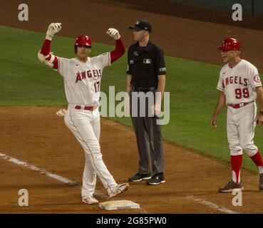 Anaheim, USA. Juli 2021. Shohei Ohtani reagiert nach zwei Läufen im neunten Rang auf seinen einzigen Hit der Nacht im Spiel gegen die Seattle Mariners im Angel Stadium in Anaheim am Freitag, den 16. Juli 2021. Foto von Michael Goulding/UPI Credit: UPI/Alamy Live News Stockfoto