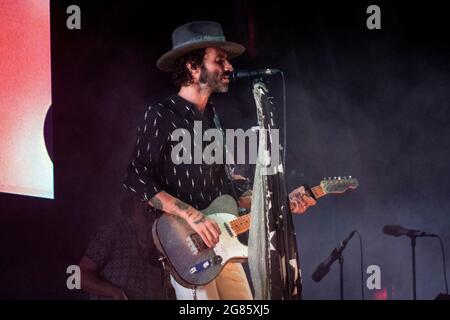 BARCELONA, ESPAÑA – JULIO 10. Leiva en concierto en el Escenario Cruïlla Enamora del Festival Cruïlla 2021 en Barcelona, España Stockfoto