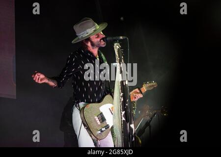 BARCELONA, ESPAÑA – JULIO 10. Leiva en concierto en el Escenario Cruïlla Enamora del Festival Cruïlla 2021 en Barcelona, España Stockfoto