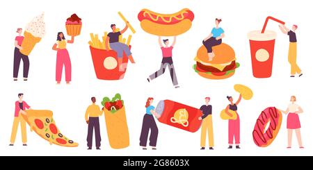 Menschen mit Fast Food. Kleine Figuren halten Pizza, Burger, Hot Dog, Limonade, Kartoffelchips und süßes Dessert. Flat Street Food Vektorset Stock Vektor