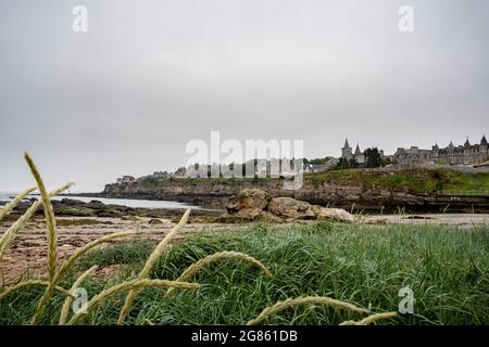 Blick auf Saint Andrews vom Seeufer Stockfoto