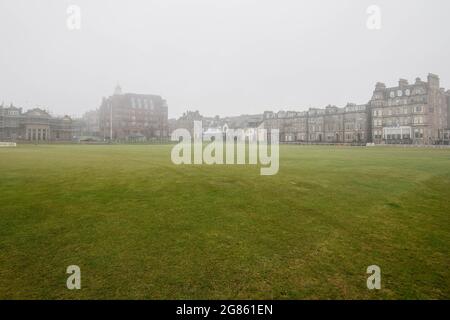 Blick auf Saint Andrews vom Seeufer Stockfoto