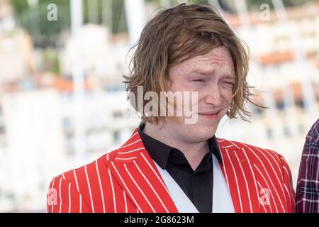 Cannes, Frankreich. Juli 2021. Caleb Landry Jones posiert beim Fotocall von „Nitram“ während der 74. Jährlichen Filmfestspiele von Cannes am 17. Juli 2021 im Palais des Festivals in Cannes, Frankreich. Quelle: dpa picture Alliance/Alamy Live News Stockfoto