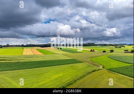 Grüne Felder und Wiesen bei Andechs, Pfaffenwinkel, Luftbild, Oberbayern, Bayern, Deutschland, Europa Stockfoto