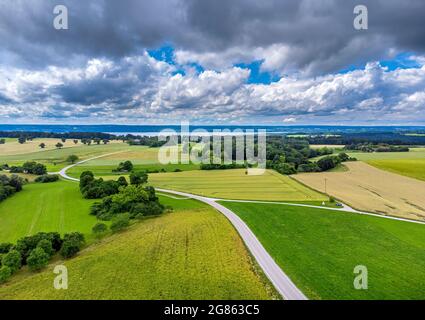 Grüne Felder und Wiesen bei Andechs, Pfaffenwinkel, Luftbild, Oberbayern, Bayern, Deutschland, Europa Stockfoto
