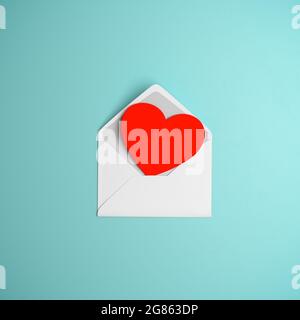 Liebesbrief: Offener Umschlag und eine rote Herzform, die auf türkisfarbenem Hintergrund hervorsteht Stockfoto