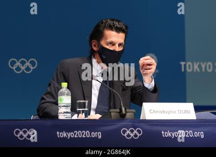 Tokio, Japan. Juli 2021. Christophe Dubi, Exekutivdirektor des Internationalen Olympischen Komitees (IOC) für Olympische Spiele, beantwortet Fragen während eines IOC-Executive Board Briefing im Hauptpressezentrum (MPC) von Tokyo 2020 in Tokio, Japan, 17. Juli 2021. Quelle: Ding Xu/Xinhua/Alamy Live News Stockfoto