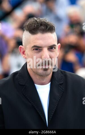 Cannes, Frankreich. Juli 2021. Damien Bonnard nimmt an der Restless Photocall im Rahmen des 74. Internationalen Filmfestivals von Cannes am 17. Juli 2021 in Cannes, Frankreich, Teil. Foto von Aurore Marechal/ABACAPRESS.COM Quelle: Abaca Press/Alamy Live News Stockfoto