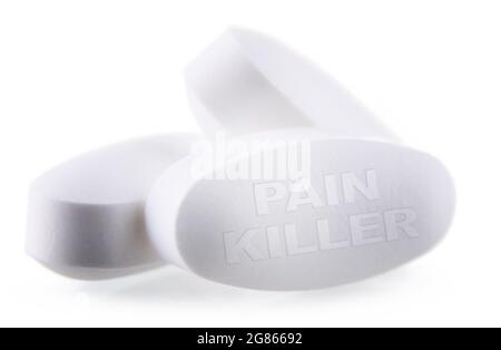 Zusammensetzung mit pharmazeutischen Arzneimitteltabletten auf weißem Hintergrund. Stockfoto