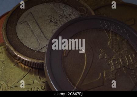 Ein- und zwei-Euro-Makromünzen Stockfoto
