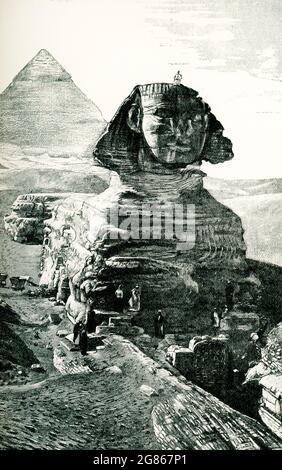 Die Bildunterschrift zu dieser Illustration aus dem Jahr 1903 in Gaston Masperos Buch über die Geschichte Ägyptens lautet: „große Sphinx und Kapelle von Thutmosis IV. Gezeichnet von Faucher-Gudin aus einer Fotografie, die 1887 von Emil Brugsch-Bey aufgenommen wurde.“ Ägyptische Sphinxes wurden als liegende Figuren modelliert, meist mit Köpfen von Männchen - oft die des regierenden Herrschers. Die bekannteste aller ägyptischen Sphinxes ist die sogenannte große Sphinx bei Giza in Unterägypten, eine kolossale Figur, die aus Naturgestein geschnitzt wurde und als Hüterin des Niltals dient. Inschriften auf einer rosafarbenen Granitplatte zwischen den Pfoten der Großen Sphinx erzählen das sto Stockfoto