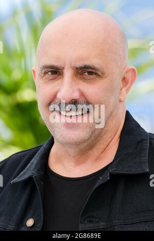 Palais des Festivals, Cannes, Frankreich. Juli 2021. Gasper Noe posiert auf dem „Vortex“-Fotocall. Bild nach Kredit: Julie Edwards/Alamy Live News Stockfoto