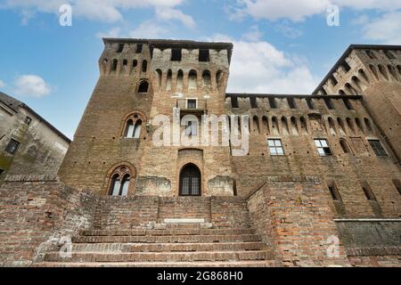 Mantua, Italien. 13. Juli 2021. Panoramablick auf das Schloss von San Giorgio im Stadtzentrum Stockfoto