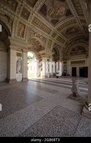 Mantua, Italien. 13. Juli 2021. Blick auf den Innenhof des Te Palastes Stockfoto