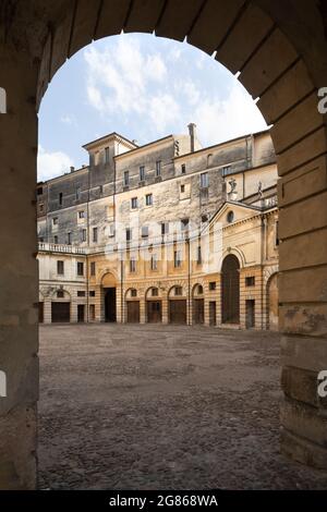 Mantua, Italien. 13. Juli 2021. Blick auf die Piazza Castello im Stadtzentrum Stockfoto