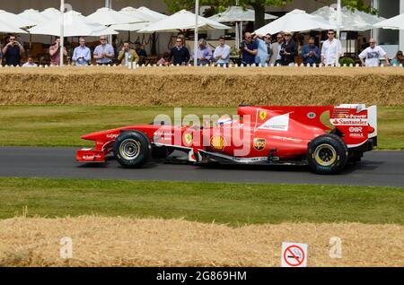 Ferrari F10 Formel 1, Grand-Prix-Rennwagen beim Goodwood Festival of Speed 2013 auf der Anhöhe. Shark FIN Engine Cover Version Stockfoto